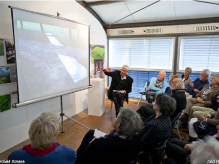 Lezing Brans Stassen bij Museum de Paviljoens in 2012. Foto Jordi Huisman