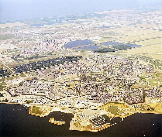 Meerkernige stad Almere 1983 © Delta-Phot