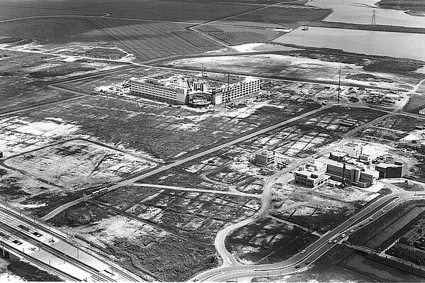 Stadhuis Almere 1985 © Jos Jongerius