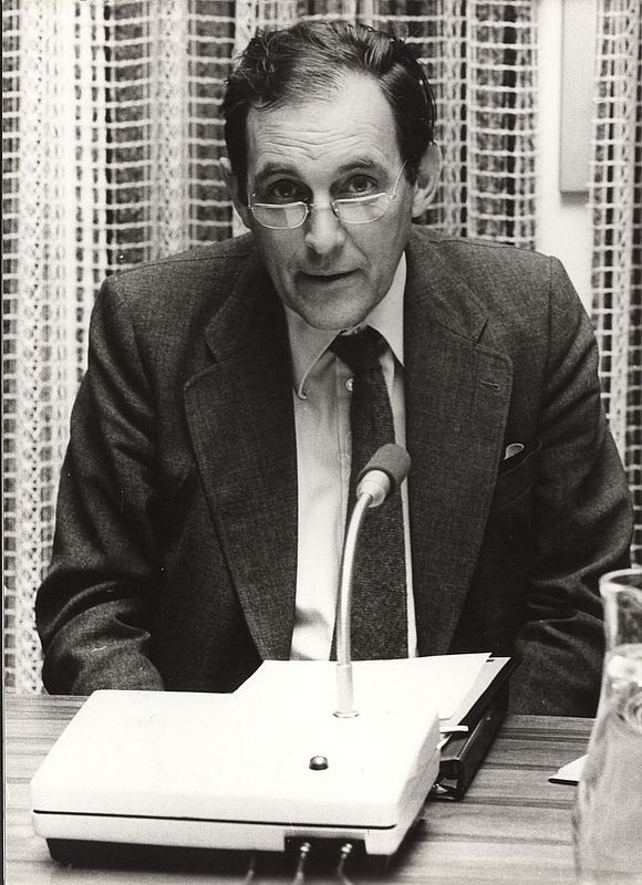 zwart wit foto met portret van landdrost Han Lammers in 1983