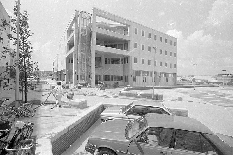 zwart wit foto van gebouw de Voetnoot in Almere