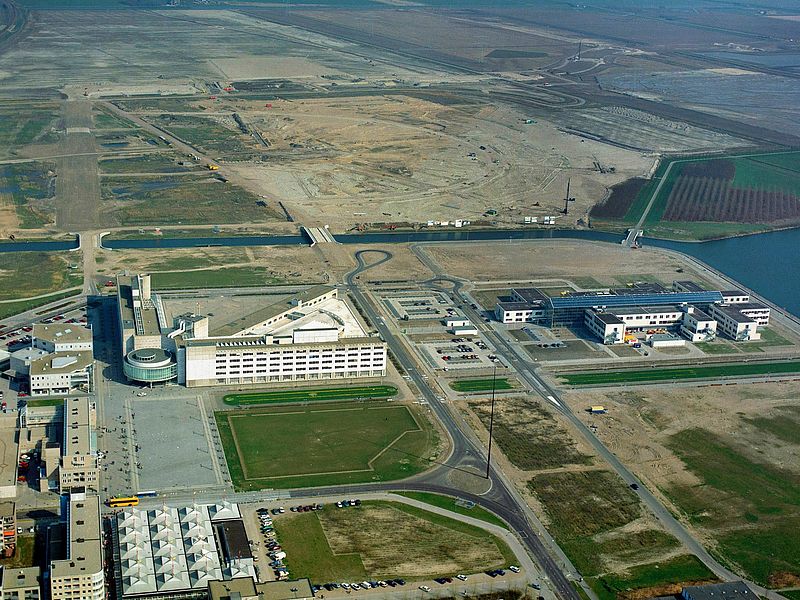gebouw De Voetnoot, Stadhuis van Almere, en ziekenhuis in Almere Stad