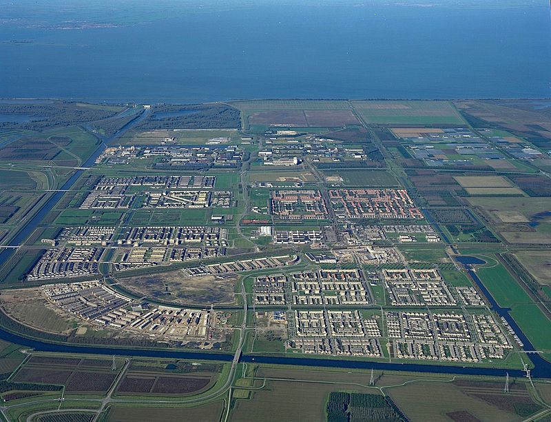 Almere Buiten met oa. Faunabuurt 1994 © Sky-Pictures