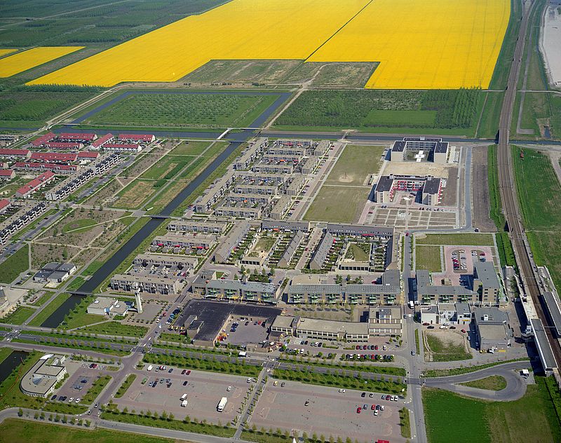 Almere Buiten 1990 © Top-Shot, koolzaadveld is toekomstige  Seizoenenbuurt