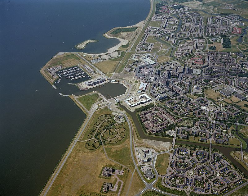 Almere Haven met o.a. begraafplaats 1986 © Delta-Phot