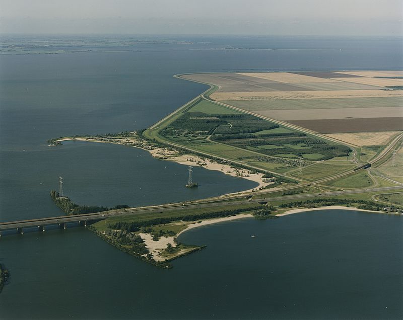 Strand Almere Poort 1987 © Bart Hofmeester / AeroCamera