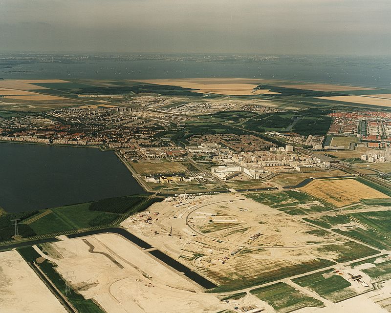 Almere Stad en Weerwater 1991 © foto Delta-Phot
