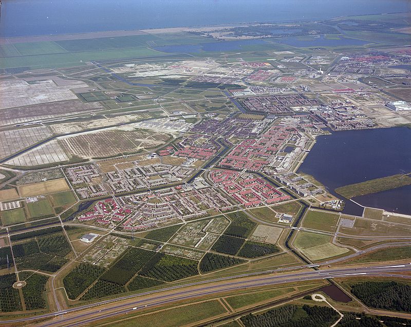 Almere Stad met o.a. Stedenwijk 1985 © Delta-Phot