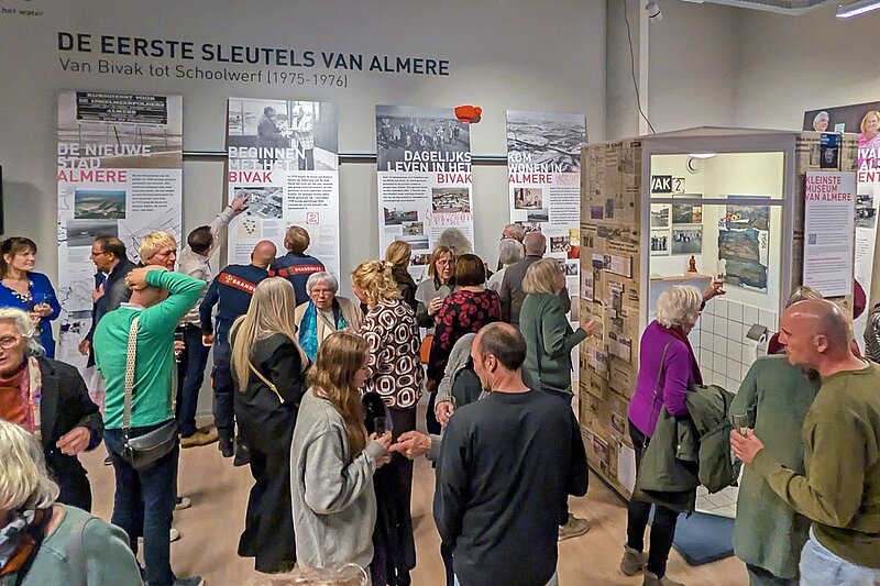Kleurenfoto opening De Eerste Sleutels op 1 dec 2025, foto Geert van der Wijk