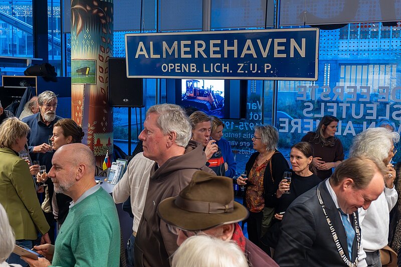 Kleurenfoto opening De Eerste Sleutels op 1 dec 2025, foto Geert van der Wijk